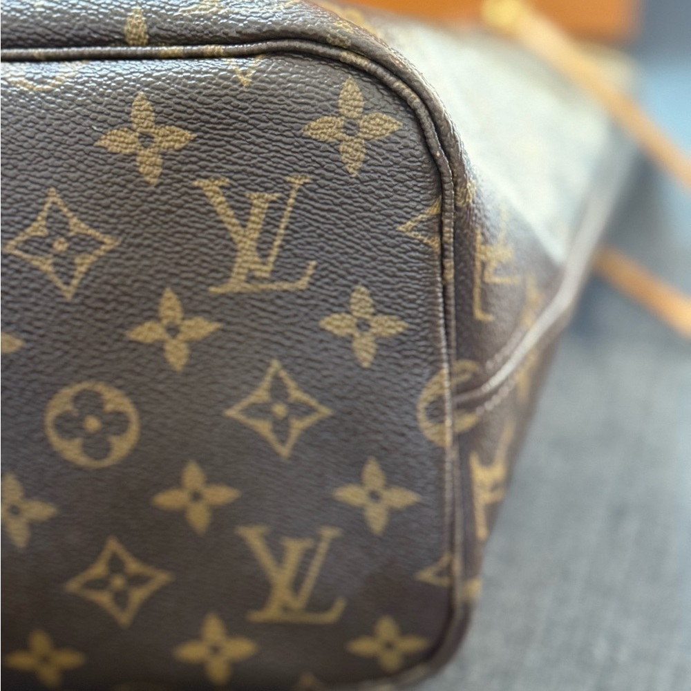 Authentic Louis Vuitton Neverfull MM - Picture 7 of 15
